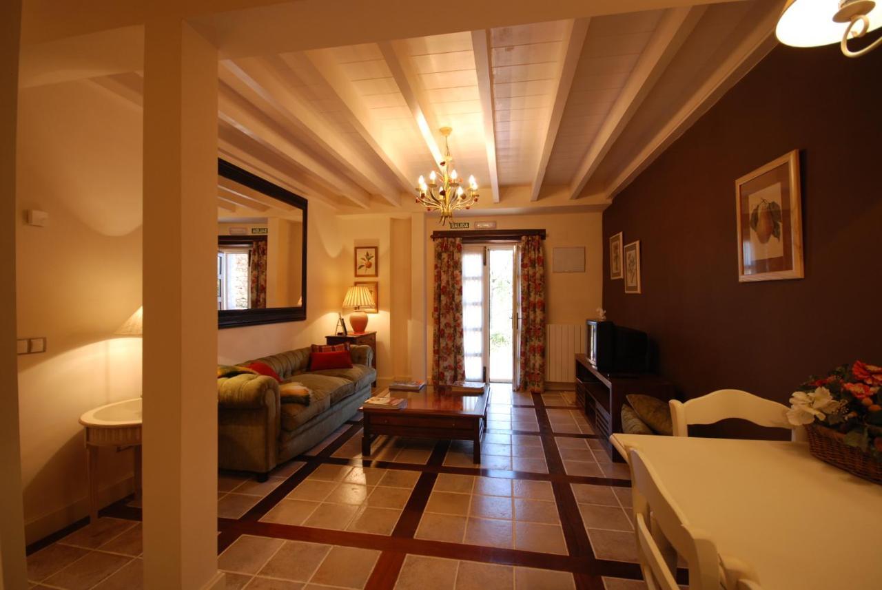 Las Casas Rurales Huerta San Benito Villamayor  Exterior foto